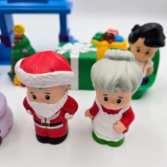 Fisher-Price Christmas Little People Snowman Tree Santa Mrs. Claus Reindeer Adve - Picture 9 of 10